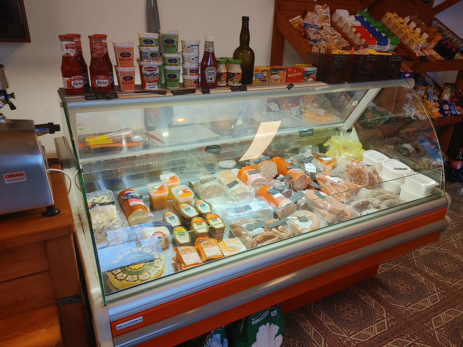 Uzeniny a sýry v Koloniálu Příbraz