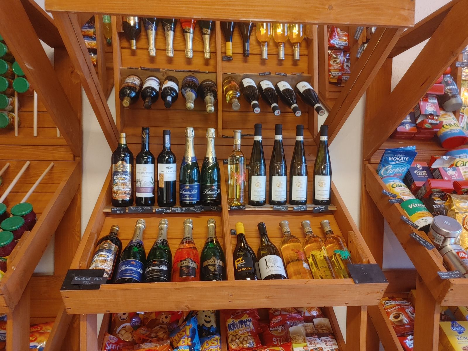 Sortiment v Koloniálu Příbraz